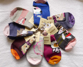 好女春華品牌女襪 精選高品質，舒適與時尚并存